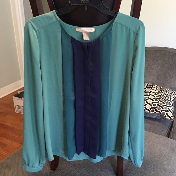 Multi blue top. Super cute - Picture 1 of 3